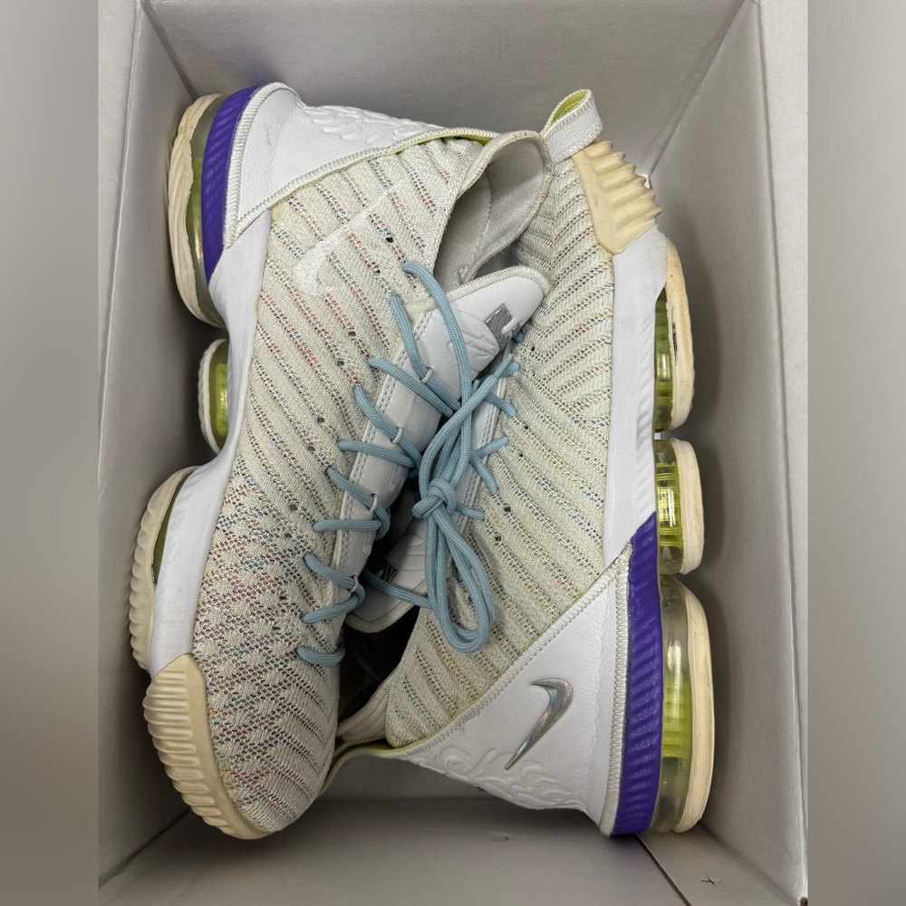 NIKE LeBron 16 XVI “Buzz Lightyear” USED Men’s Size 13 AO2588-102